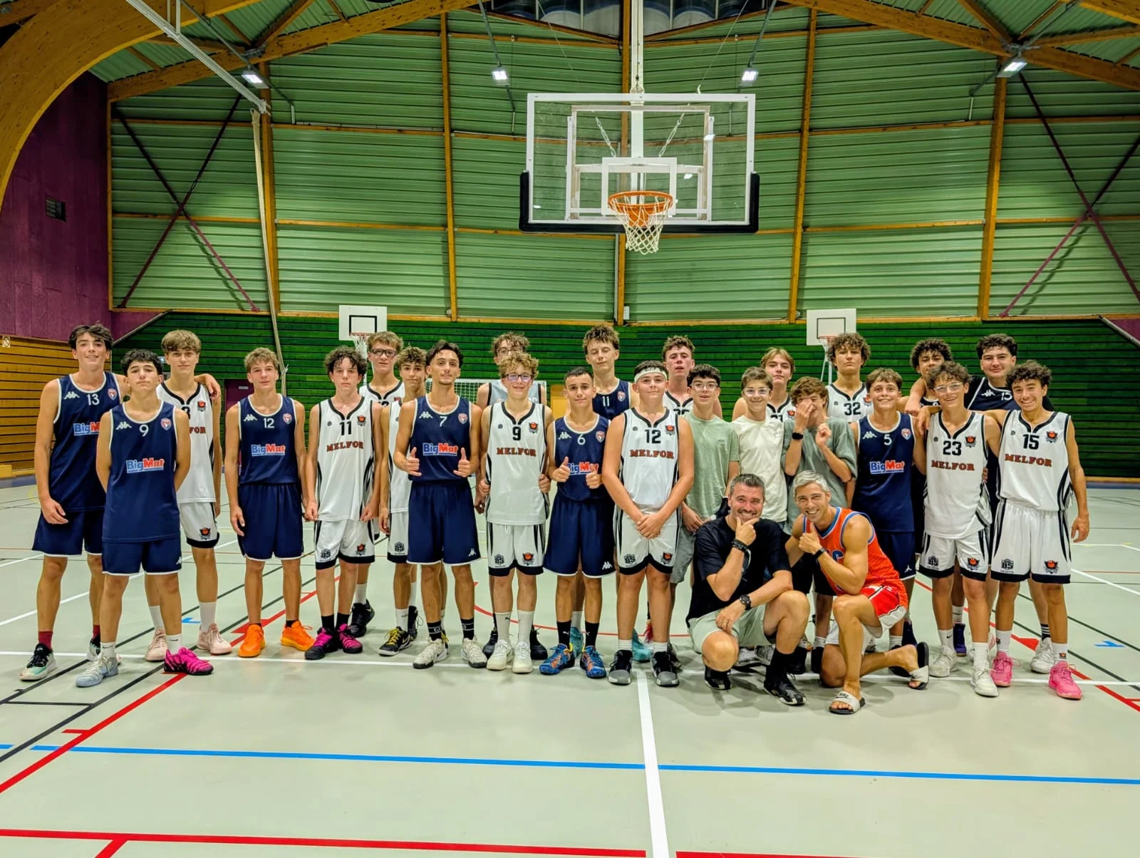 Photo d'équipe au buzzer des U18M de Gerzat Basket et Saint-Genès-Champanelle au gymnase Fustier de Gerzat (victoire 56-72)